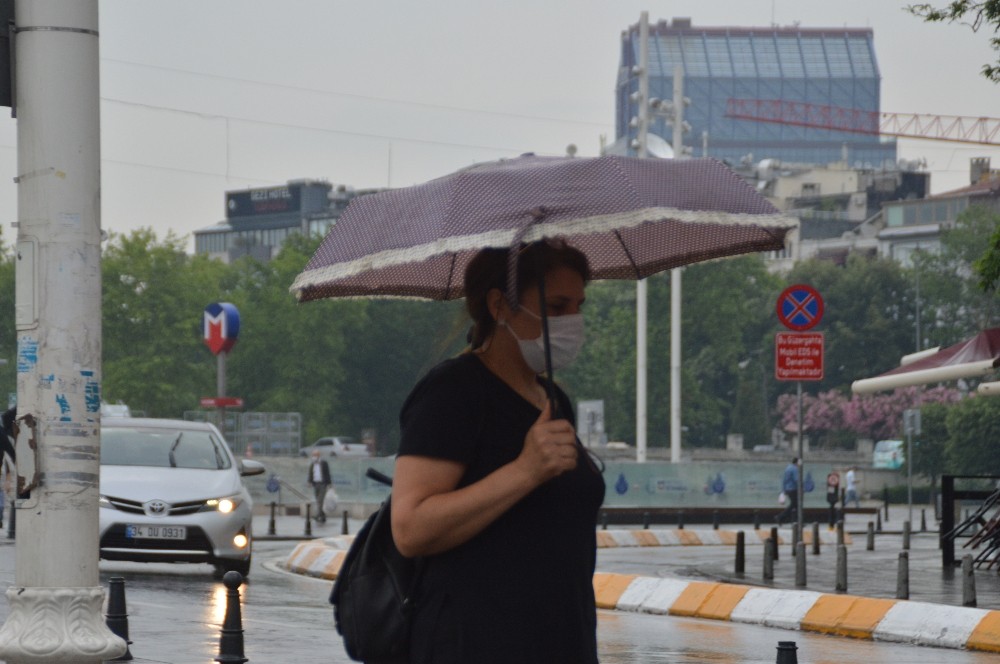 İstanbul’da yağmur etkili oluyor 
