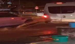 İstanbul'da yağmur sonrası yollar göle döndü