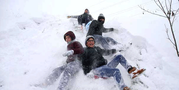 İstanbul'da yarın (Pazartesi) okullar tatil edildi