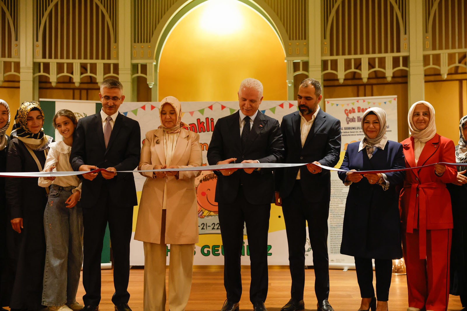 İstanbul’da yetimler yararına sanat sergisi