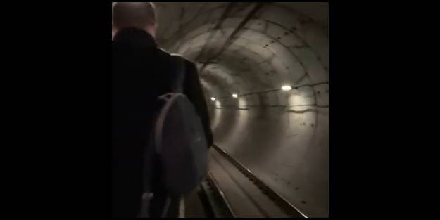 İstanbul'da yine metro arızası! Vatandaşlar metro hattında yürümek zorunda kaldı