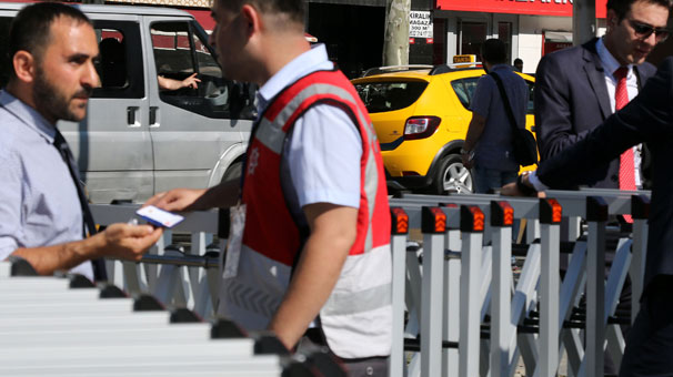 İstanbul'da yoğun güvenlik önlemi! Polis yolları kesti...