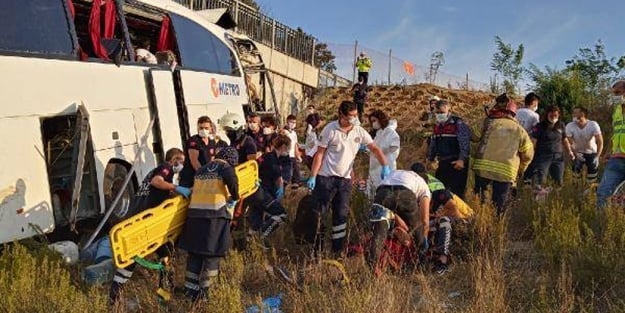 İstanbul'da yolcu otobüsü yoldan çıktı! Çok sayıda ölü ve yaralı var