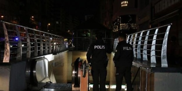 Yolcu raylara düştü! Metro seferleri yapılamıyor