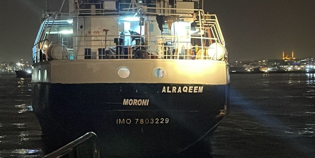 İstanbul'da yük gemisinde makine arızası!