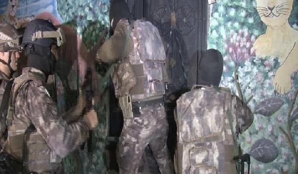 İstanbul'da zehir tacirlerine şafak operasyonu
