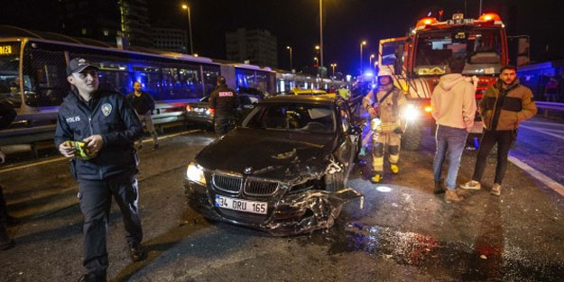 İstanbul'da zincirleme kaza! 13 araç çarpıştı