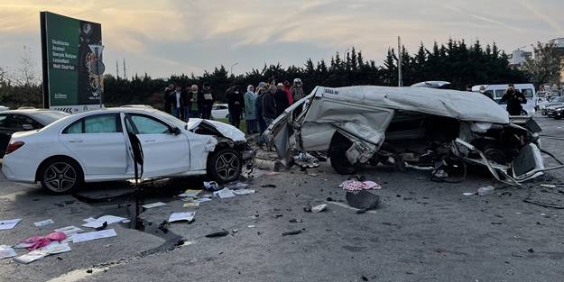 İstanbul'da zincirleme kaza! Yaralılar var