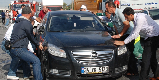 İstanbul'da zincirleme trafik kazası: 3 yaralı