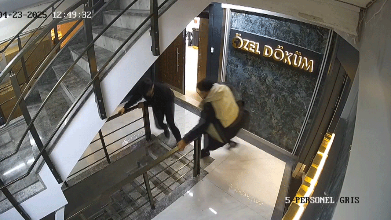 İstanbul'daki 6,2'lik deprem anı kamerada