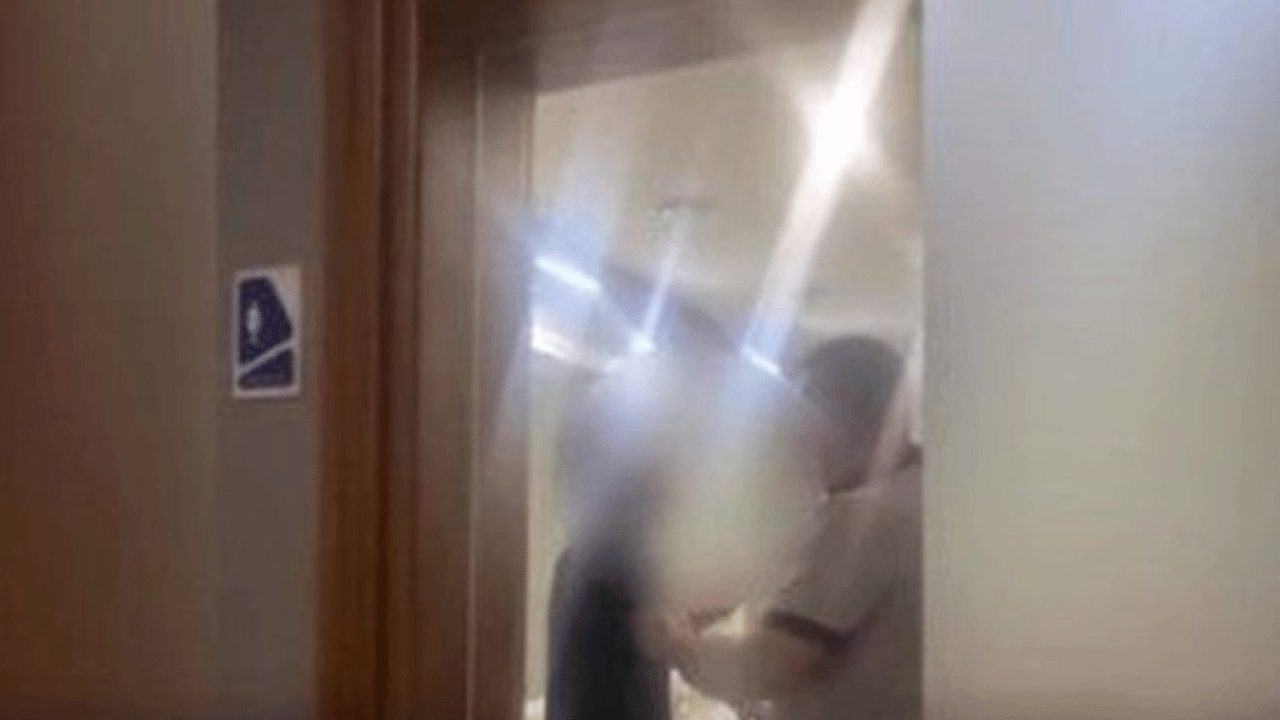 İstanbul'daki AVM'de skandal! Kadınlar tuvaletinde mide bulandıran olay