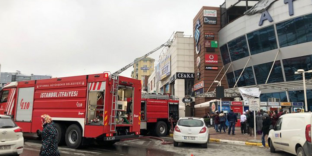 İstanbul'daki AVM'de yangın!
