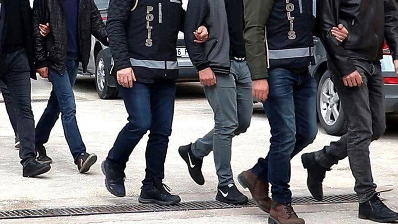 İstanbul’daki kirli ağ ifşalandı: Örgüte destek veren 7 polis yakayı ele verdi!