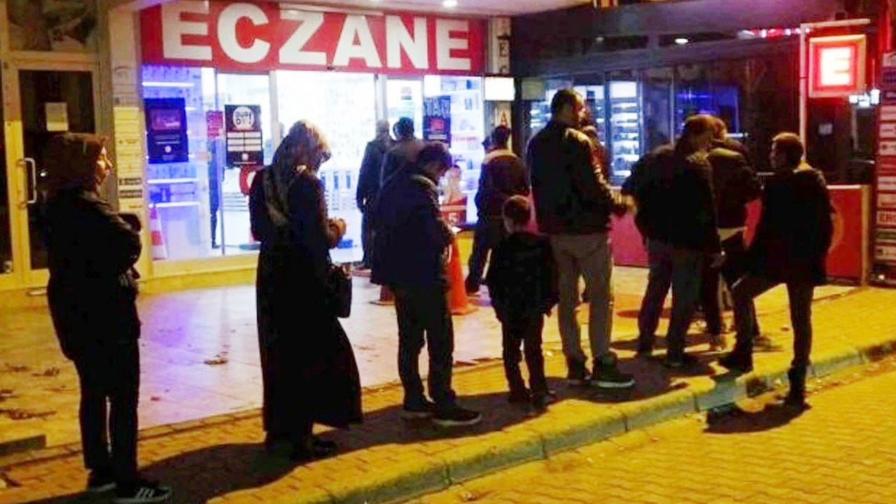 İstanbul’daki nöbetçi eczanelerde salgın yoğunluğu