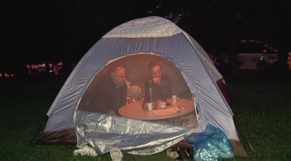 İstanbul’dan deprem manzaraları! Kimi çadırda, kimi kamyonet kasasında