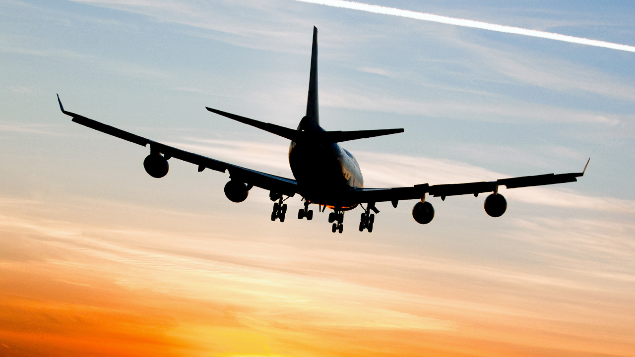 İstanbul'dan kalkan yolcu uçağı acil iniş yaptı!