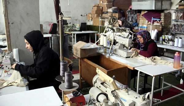 İstanbul'dan köye taşındılar kurdukları atölyede kadınlara iş imkanı sağladılar