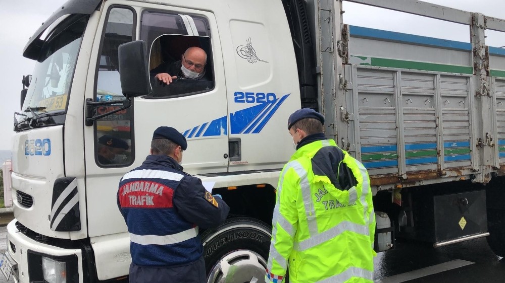 İstanbul’dan Trakya’ya açılan tüm yollar kapalı 