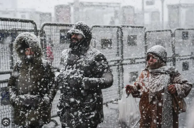 İstanbullu eve hapsoldu: Tipi etkisini artırıyor, yarın daha zor olacak