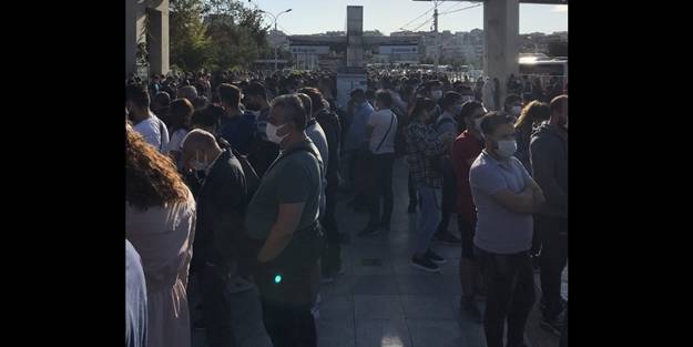 İstanbul'da şimdi de tramvay arızası! Vatandaş isyan etti