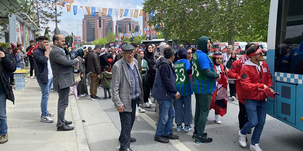 İstanbullular AK Parti mitingine akın ediyor