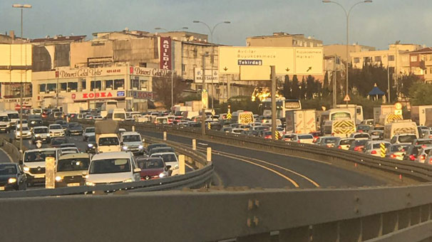 İstanbullular dikkat! E-5'te feci kaza