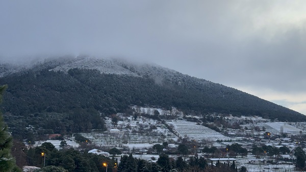 İstanbullular güne karla uyandı