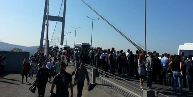 İstanbullular köprüde yürüyor