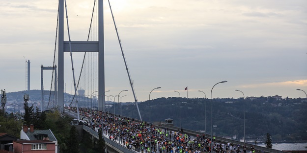 İstanbullular maratona ve kitap fuarına aktı