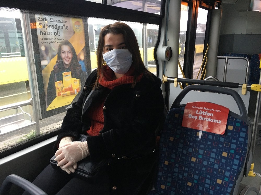 İstanbullular, toplu taşımalarda maske kuralına özen gösteriyor 