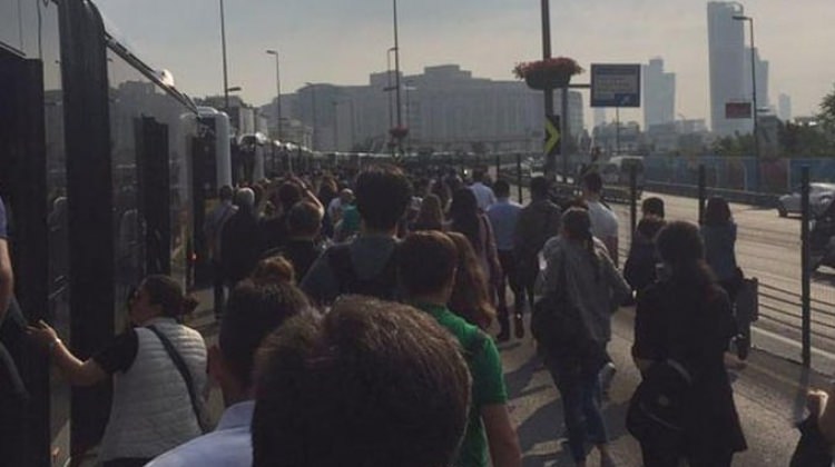 İstanbullulara metrobüs şoku!