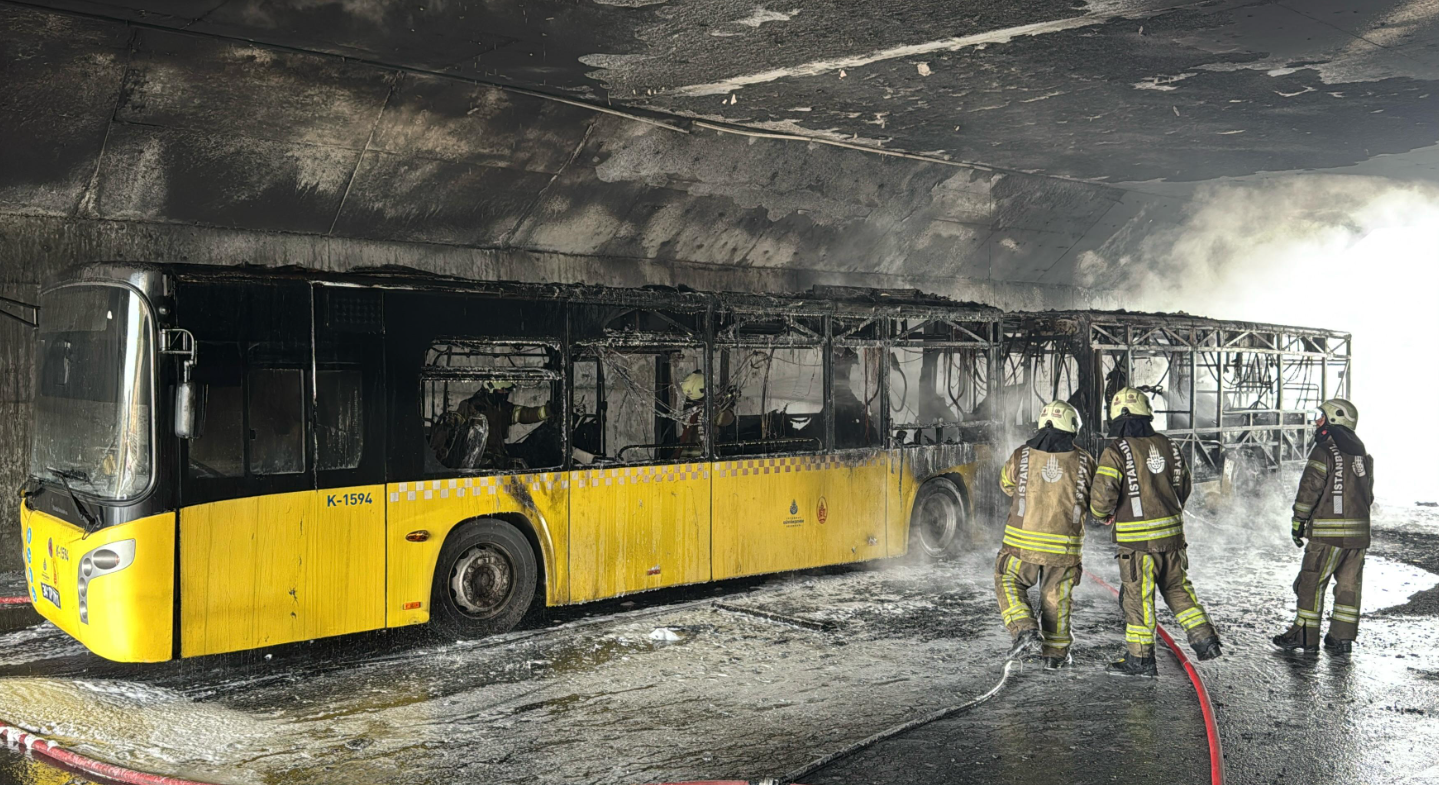 İstanbul’u yaktı gözünü Türkiye’ye dikiyor! Ekrem adaylık peşinde İETT alevler içinde