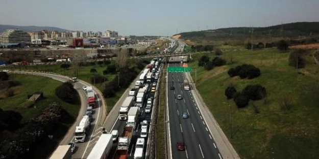 İstanbul'un giriş çıkışlarında koronavirüs kuyruğu