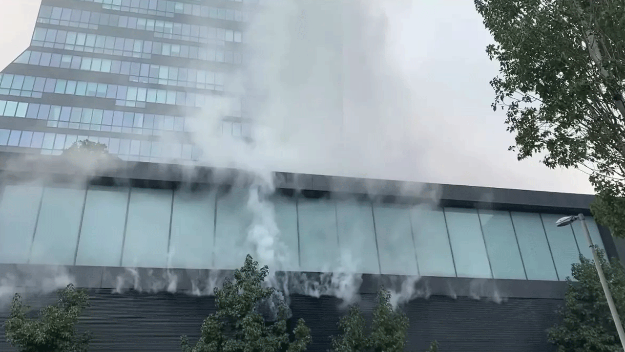 İstanbul'un göbeğinde AVM yangını