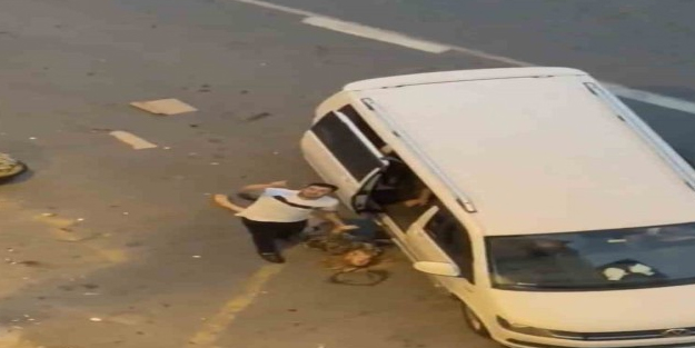 İstanbul'un göbeğinde korkutan tablo: Kadını sokakta dövüp bayılttı! Çevredekilere bile savaş açtı, küfür yağdırdı