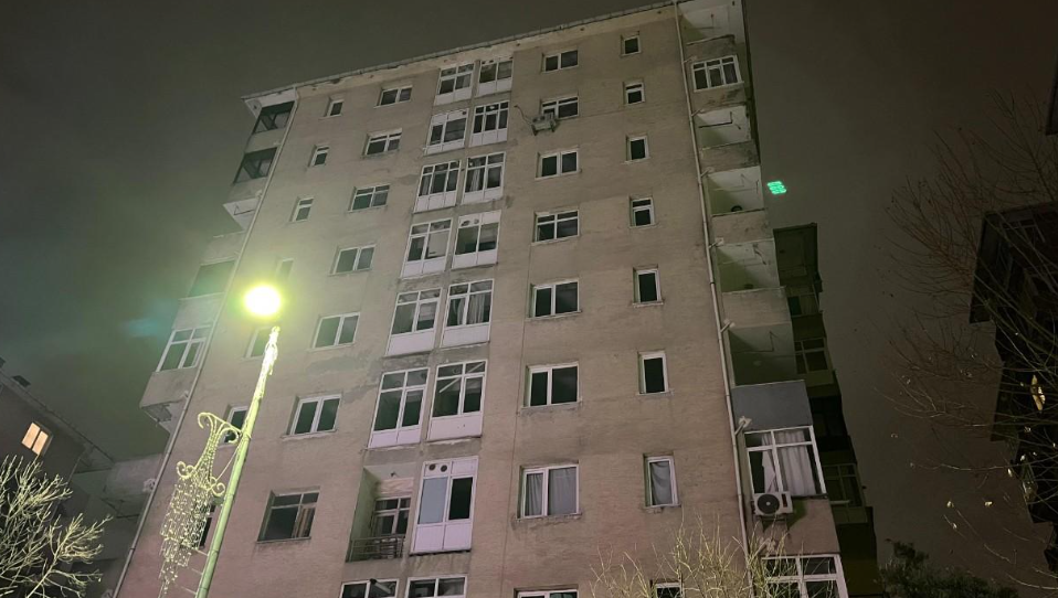 İstanbul'un tabut binaları alarm veriyor! 10 katlı bina tahliye edildi: Teknik rapor 'riskli' dedi, zabıta mühürledi!