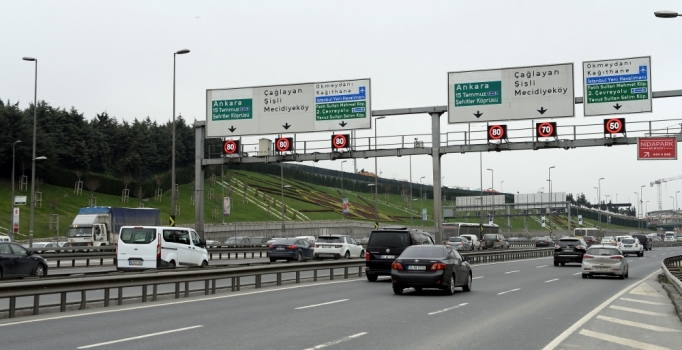 İstanbul'un yeni havalimanı "TEM" ve "D-100"deki yön levhalarında yerini aldı