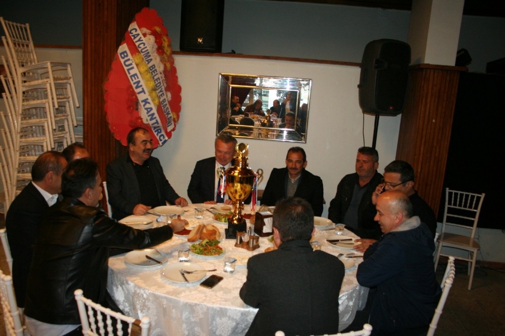 İstasyon Gemicilerspor şampiyon oldu 