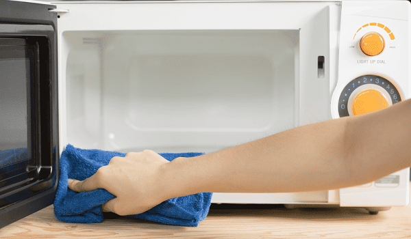 İşte, 10 dakikada mikrodalga fırın temizlemenin püf noktası!