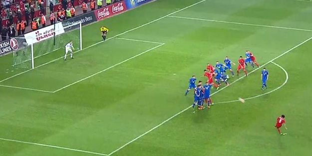 İşte 9 farklı dilde Selçuk İnan'ın frikik golü! - VİDEO