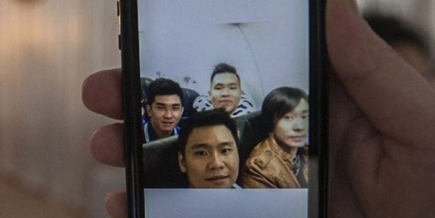 Uçak düşmeden önce son selfie!