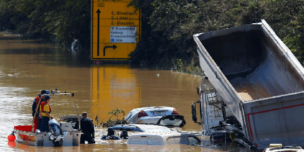 İşte Almanya'nın son hali... Felakete böyle uyandılar
