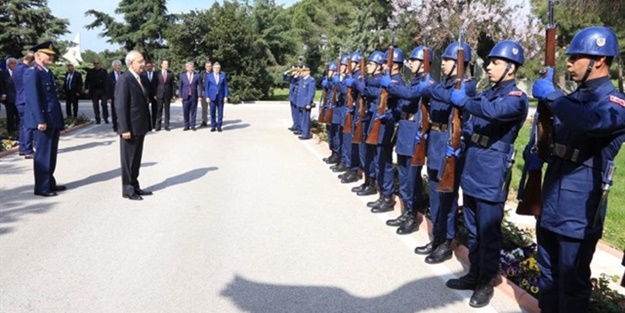 Askerin selam durduğu parti lideri ve partisi işte bu!