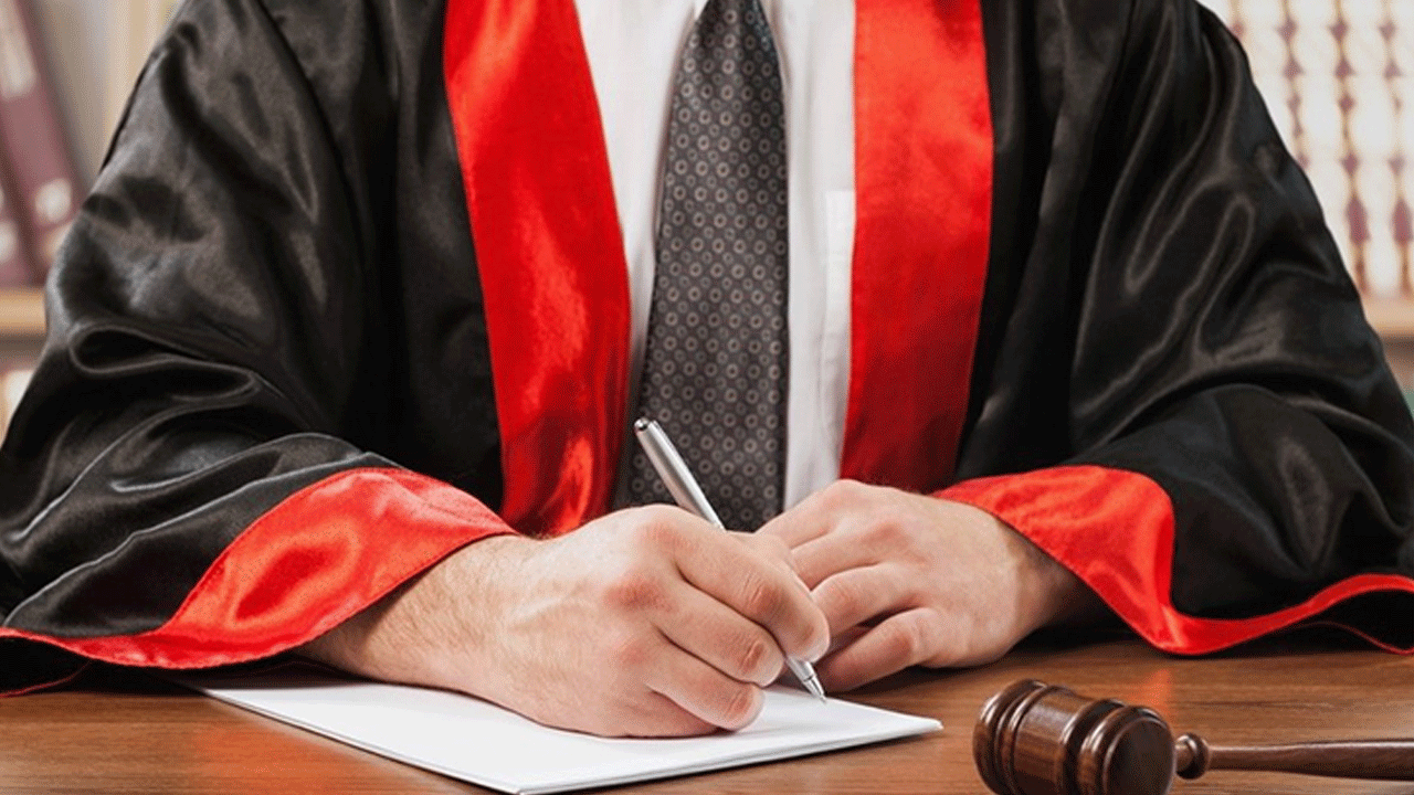 İşte böyle ağlarsın sonra! Böyle müvekkile böyle avukat