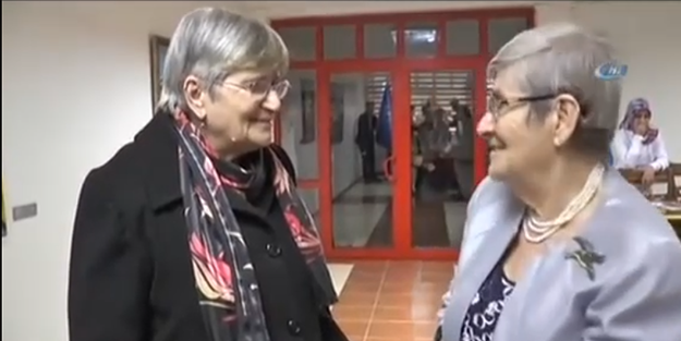 İşte Canan Karatay'ın kendisine ikizi gibi benzeyen kadınla diyaloğu