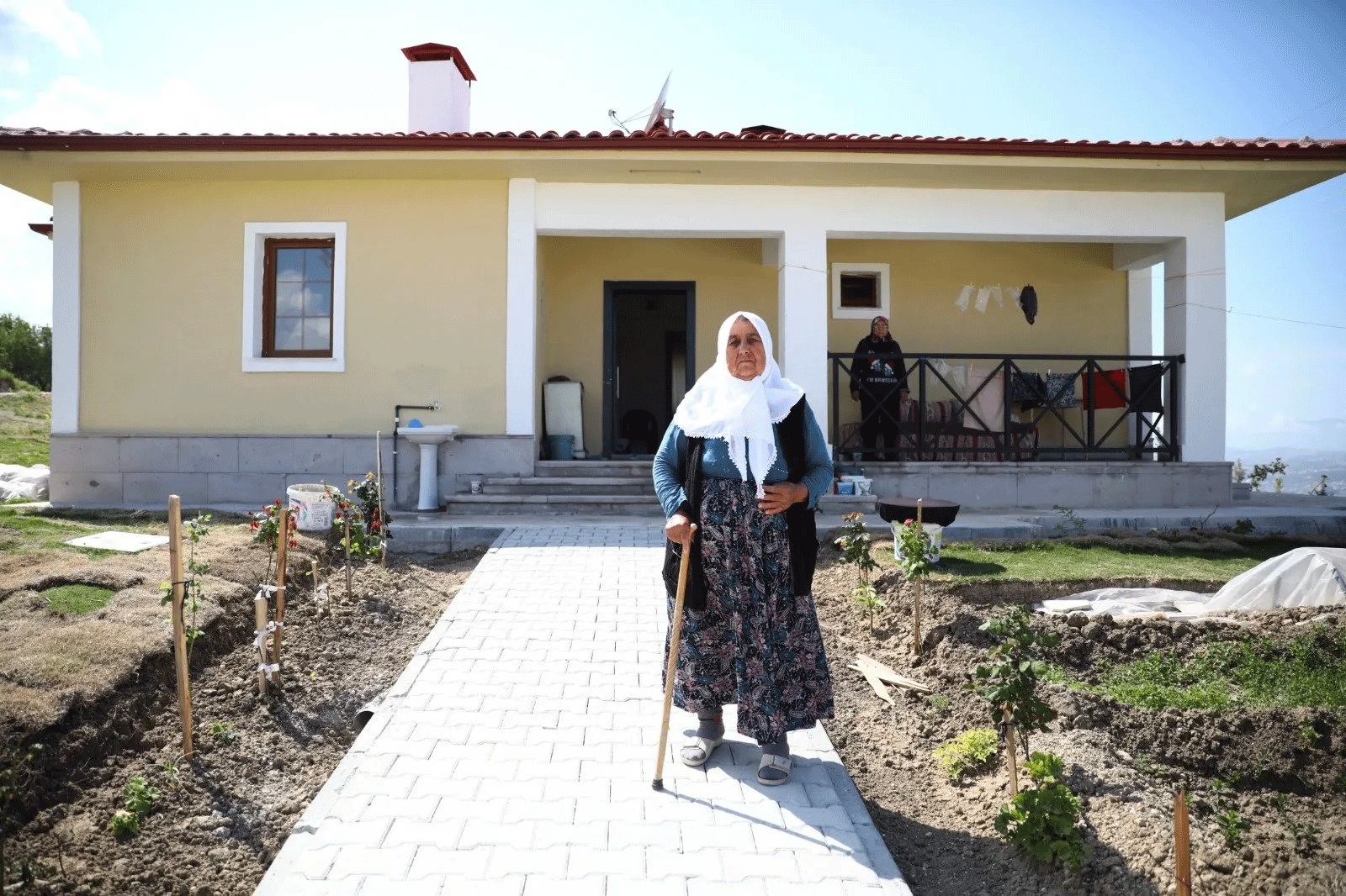 İşte devletin gücü! Naime nine: “Cumhurbaşkanım beni yıkılan evimden aldı, saraya yerleştirdi”