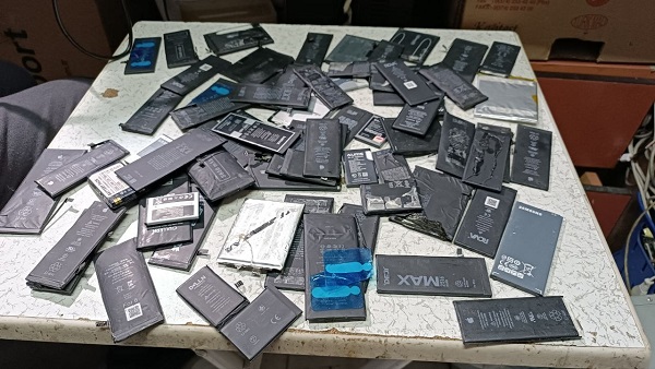 İşte dikkat edilecek püf noktaları! Telefon bataryaları neden patlıyor?