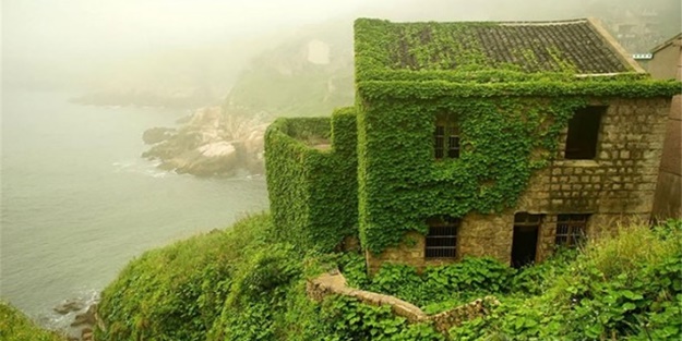 İşte doğanın yuttuğu o ada!