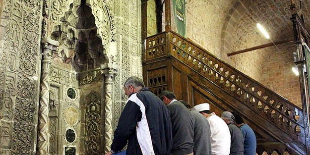 Düğün takılarıyla yaptırılan 735 yıllık Cami...