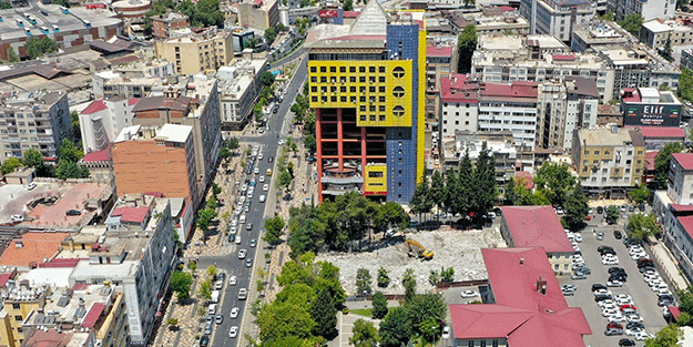 İşte dünyanın en saçma binasının son hali! Görenler gözlerine inanamadı